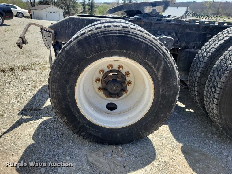 image for item DZ7059 1998 Vovlo semi truck