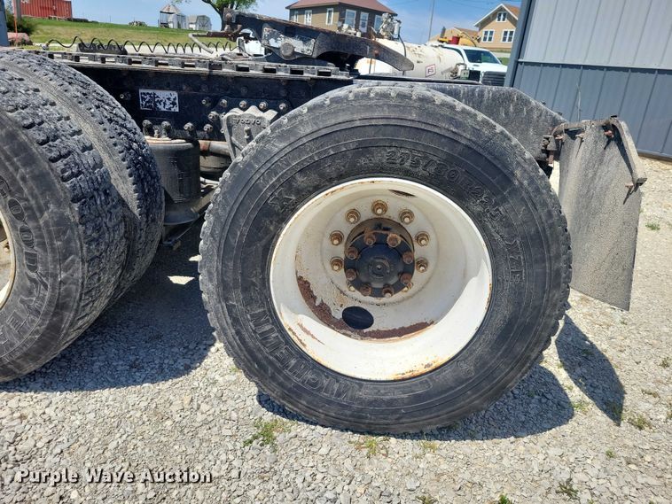 image for item DZ7059 1998 Vovlo semi truck