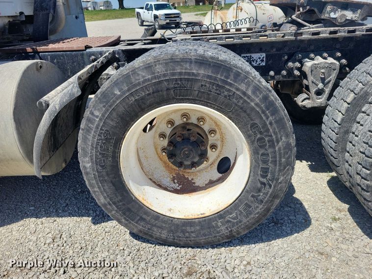 image for item DZ7059 1998 Vovlo semi truck