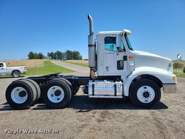 image for item DZ7076 2002 International 9100i semi truck