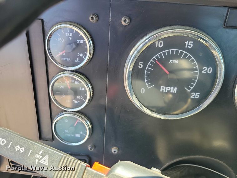image for item DZ7076 2002 International 9100i semi truck
