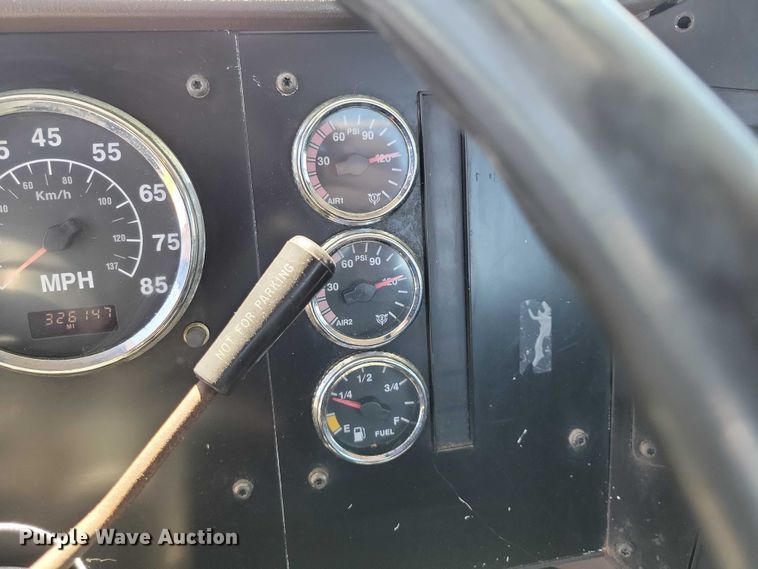 image for item DZ7076 2002 International 9100i semi truck
