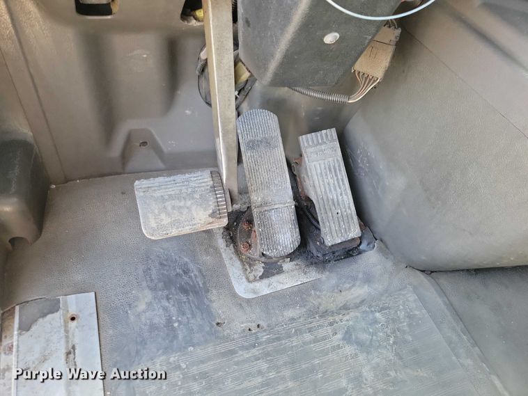image for item DZ7076 2002 International 9100i semi truck
