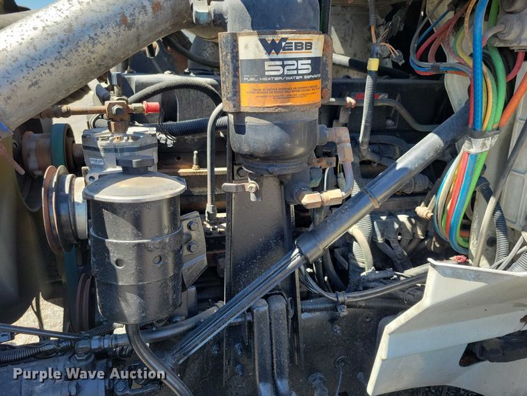 image for item DZ7076 2002 International 9100i semi truck