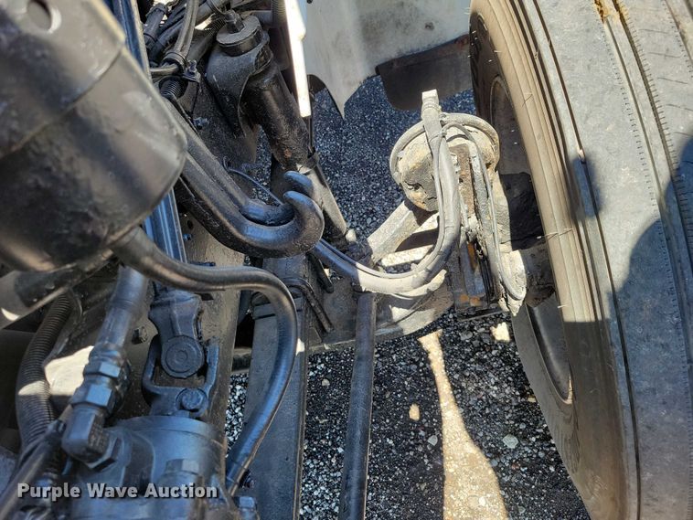 image for item DZ7076 2002 International 9100i semi truck