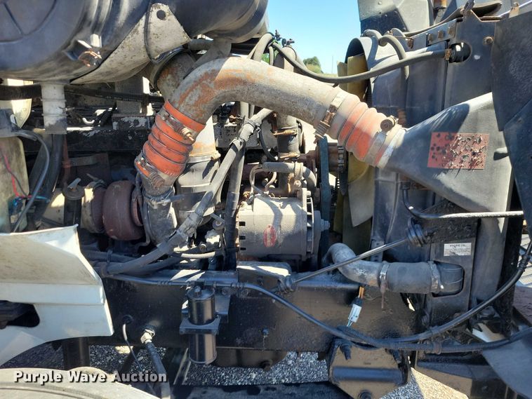 image for item DZ7076 2002 International 9100i semi truck
