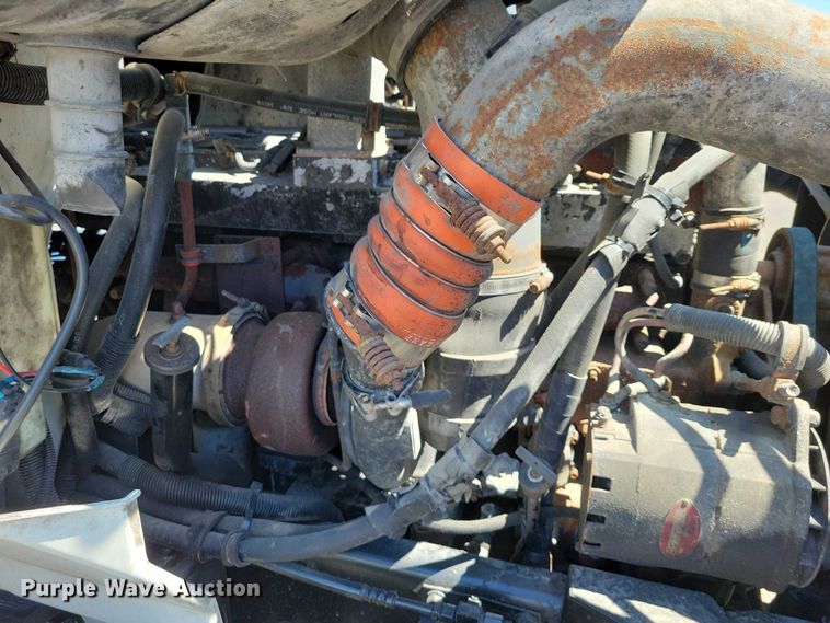 image for item DZ7076 2002 International 9100i semi truck