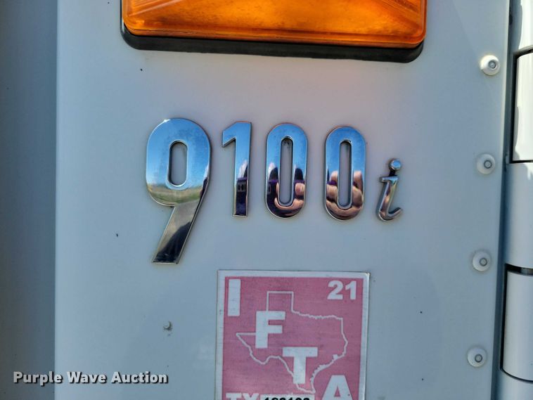 image for item DZ7076 2002 International 9100i semi truck