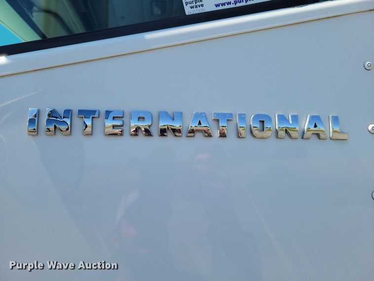 image for item DZ7076 2002 International 9100i semi truck