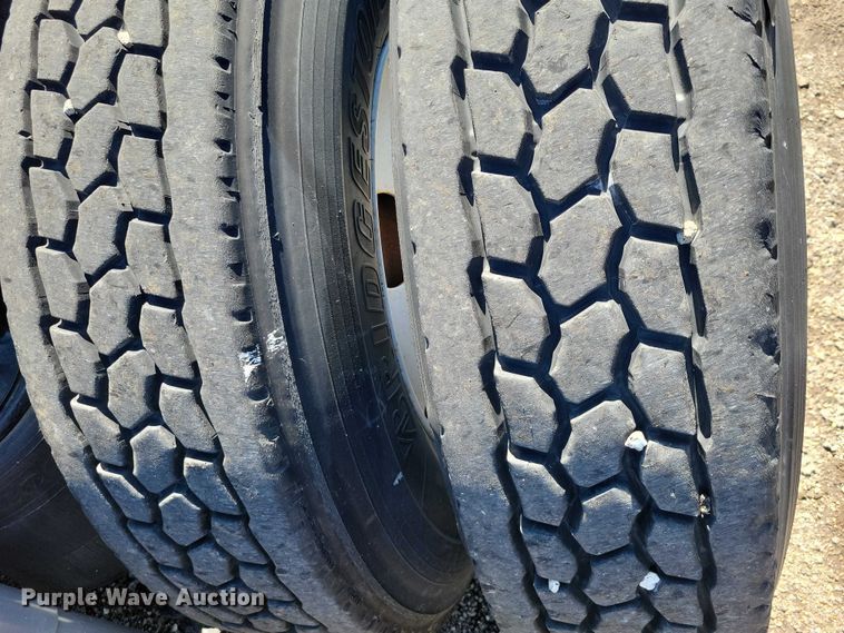 image for item DZ7076 2002 International 9100i semi truck