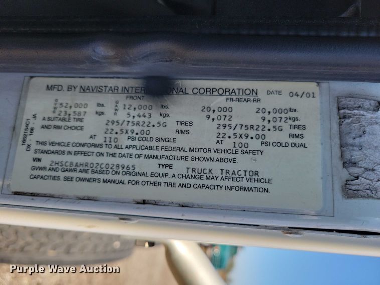 image for item DZ7076 2002 International 9100i semi truck