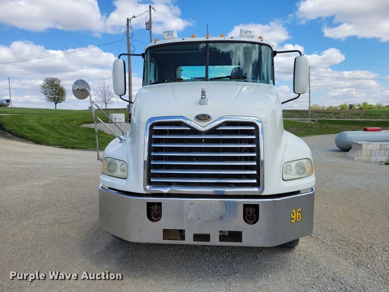 image for item DZ7090 2004 Mack CX613 semi truck