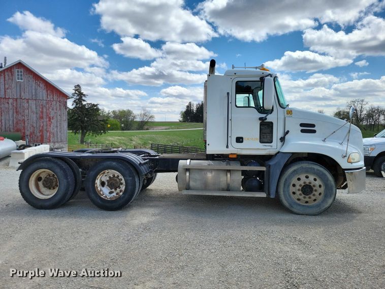 image for item DZ7090 2004 Mack CX613 semi truck
