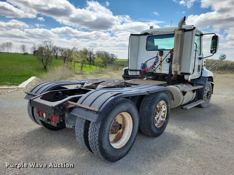 image for item DZ7090 2004 Mack CX613 semi truck