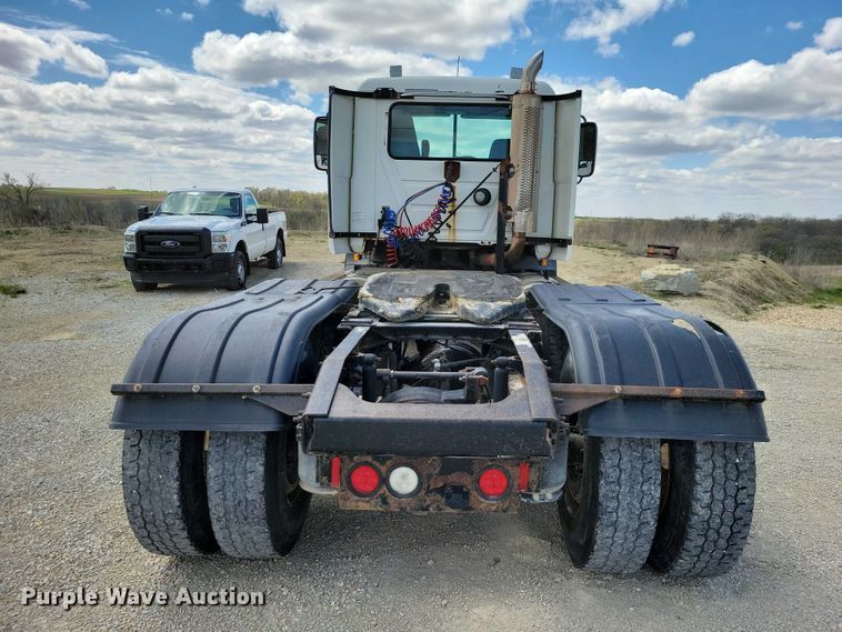 image for item DZ7090 2004 Mack CX613 semi truck