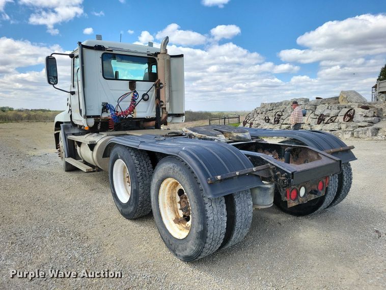 image for item DZ7090 2004 Mack CX613 semi truck