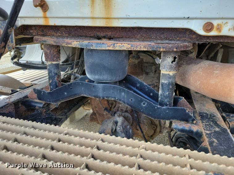 image for item DZ7090 2004 Mack CX613 semi truck