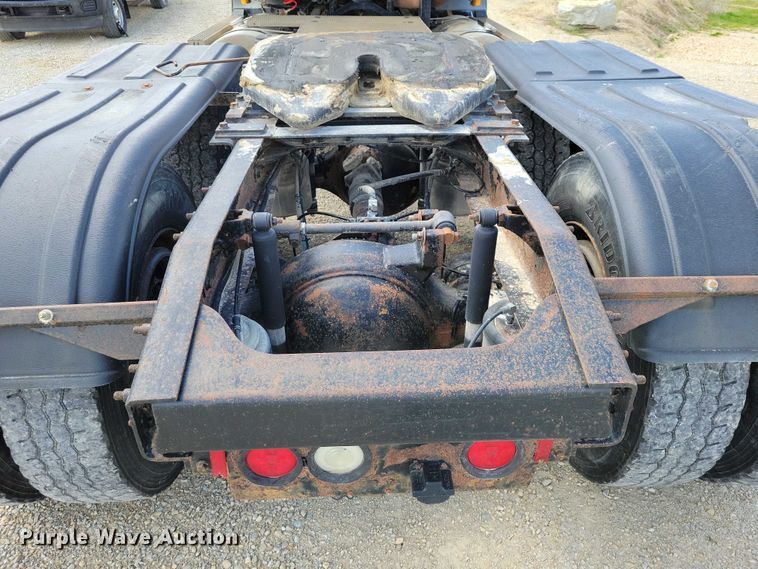 image for item DZ7090 2004 Mack CX613 semi truck