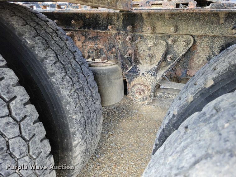 image for item DZ7090 2004 Mack CX613 semi truck