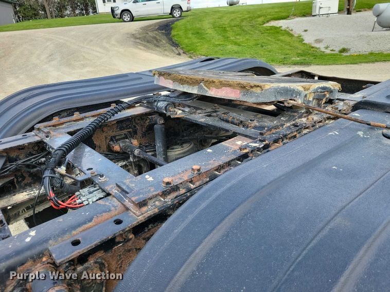 image for item DZ7090 2004 Mack CX613 semi truck