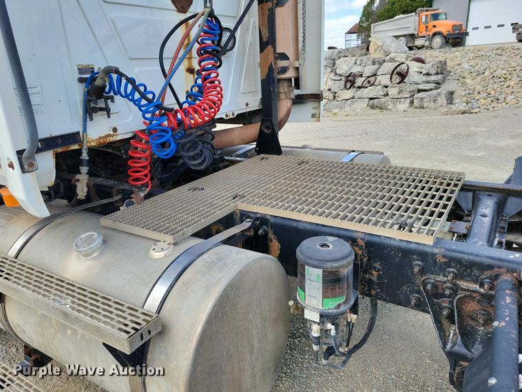 image for item DZ7090 2004 Mack CX613 semi truck