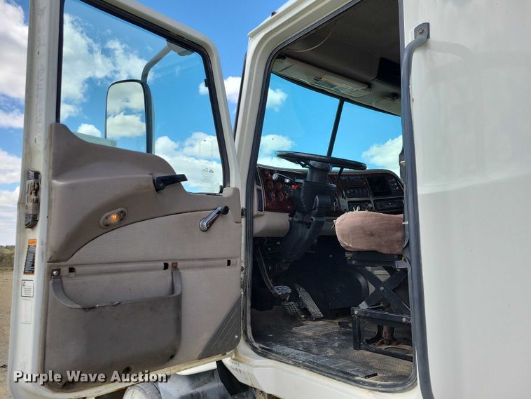 image for item DZ7090 2004 Mack CX613 semi truck