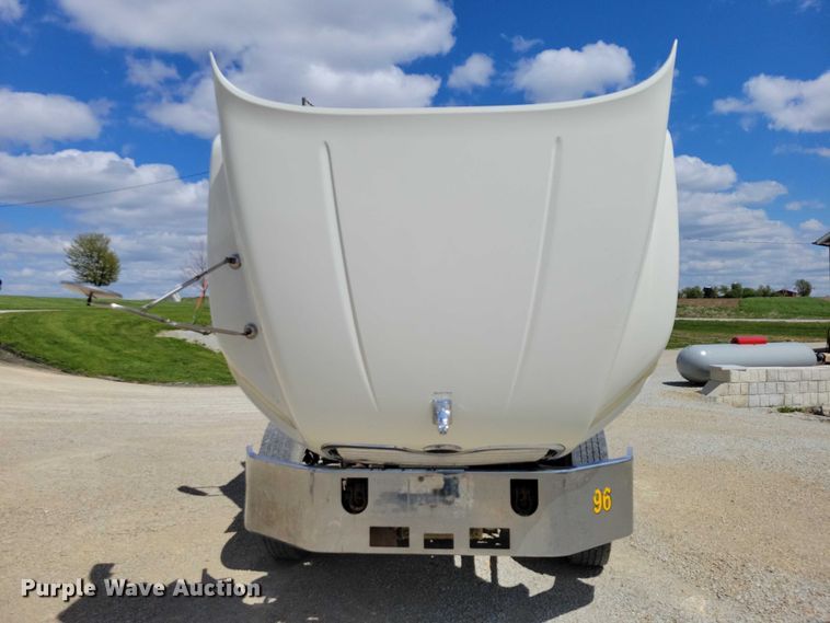 image for item DZ7090 2004 Mack CX613 semi truck