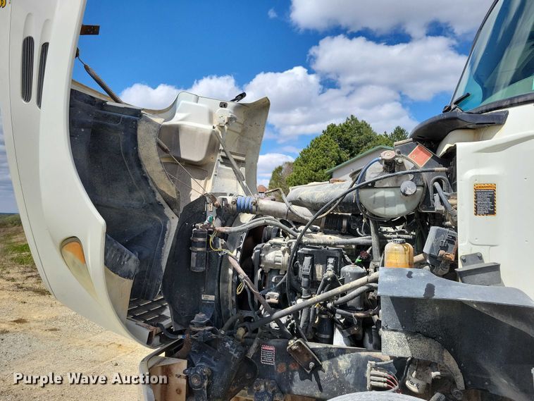 image for item DZ7090 2004 Mack CX613 semi truck