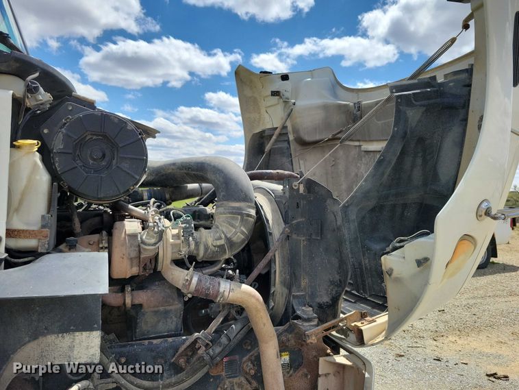 image for item DZ7090 2004 Mack CX613 semi truck