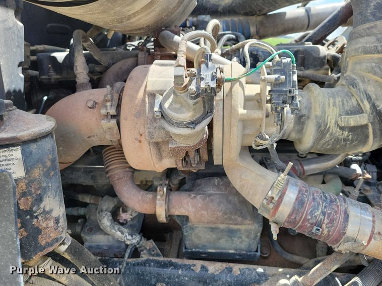image for item DZ7090 2004 Mack CX613 semi truck