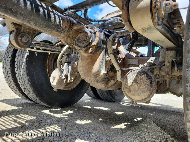 image for item DZ7090 2004 Mack CX613 semi truck