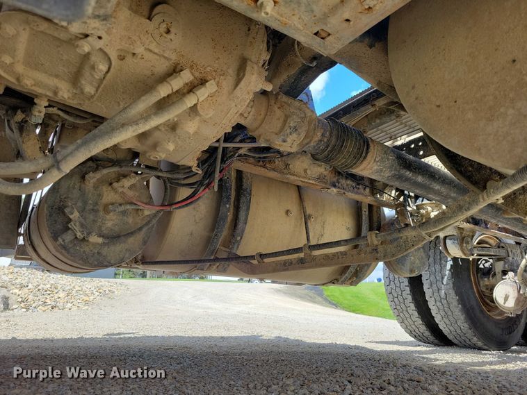 image for item DZ7090 2004 Mack CX613 semi truck