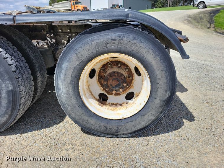 image for item DZ7090 2004 Mack CX613 semi truck