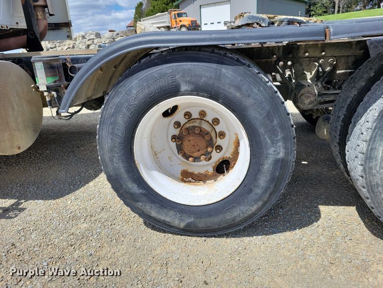 image for item DZ7090 2004 Mack CX613 semi truck