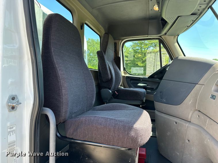 image for item EA4840 2015 Freightliner Cascadia semi truck