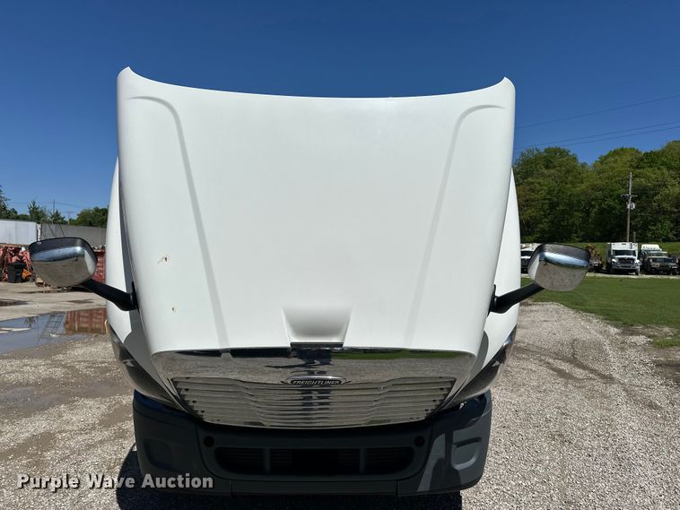image for item EA4840 2015 Freightliner Cascadia semi truck
