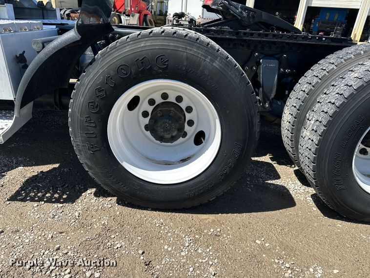 image for item EA4840 2015 Freightliner Cascadia semi truck
