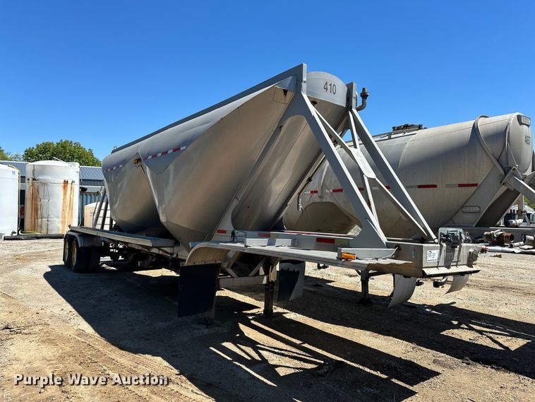 image for item EA4856 1982 Trailmobile B32C-52DT tank trailer