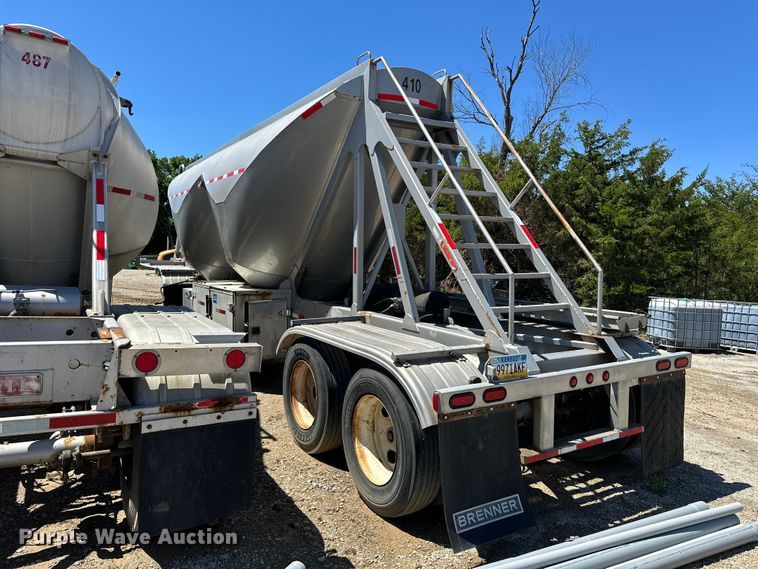 image for item EA4856 1982 Trailmobile B32C-52DT tank trailer