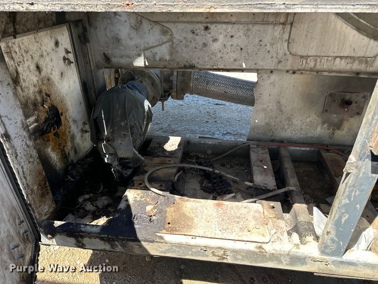 image for item EA4856 1982 Trailmobile B32C-52DT tank trailer