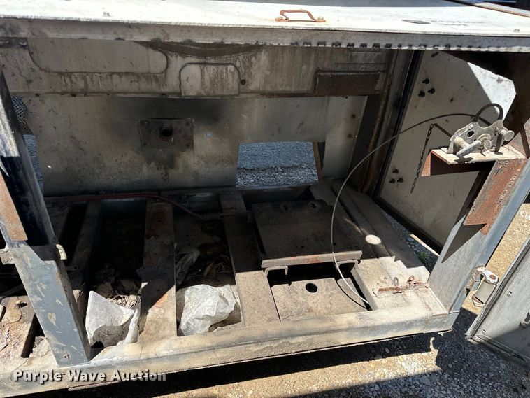 image for item EA4856 1982 Trailmobile B32C-52DT tank trailer