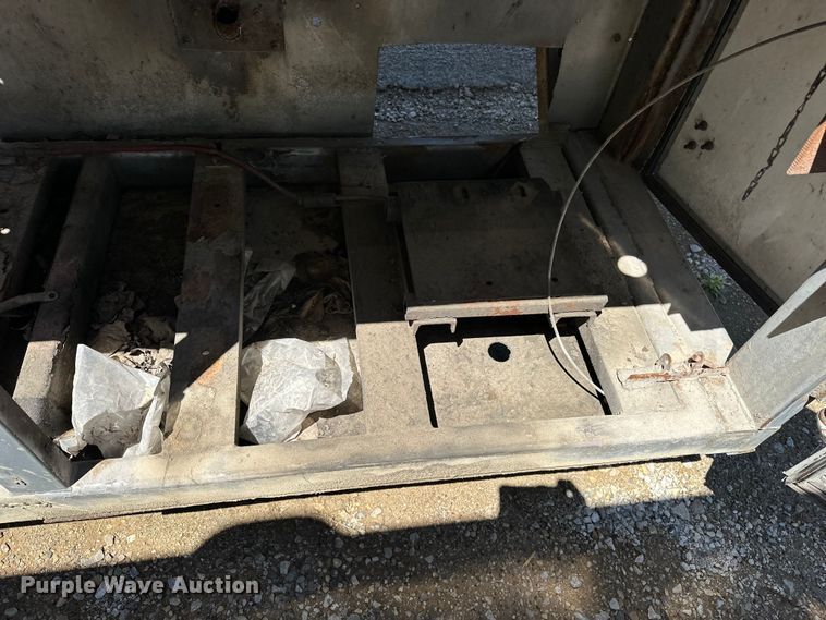 image for item EA4856 1982 Trailmobile B32C-52DT tank trailer