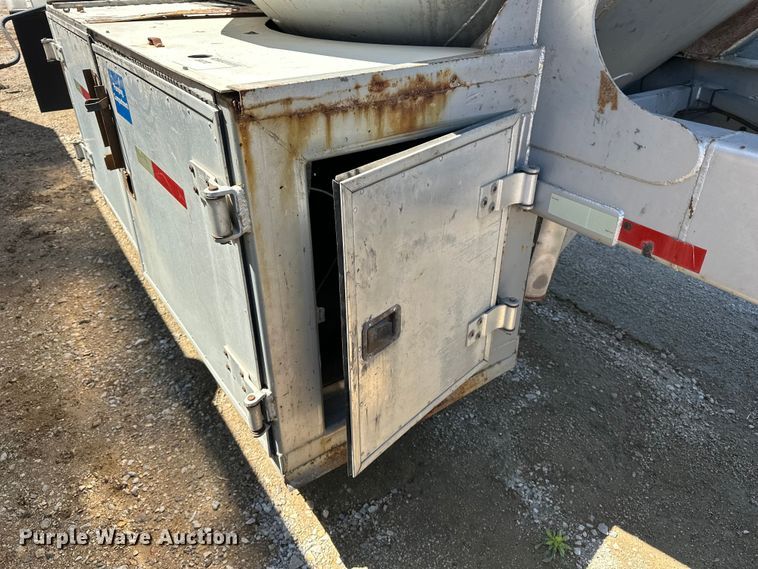 image for item EA4856 1982 Trailmobile B32C-52DT tank trailer