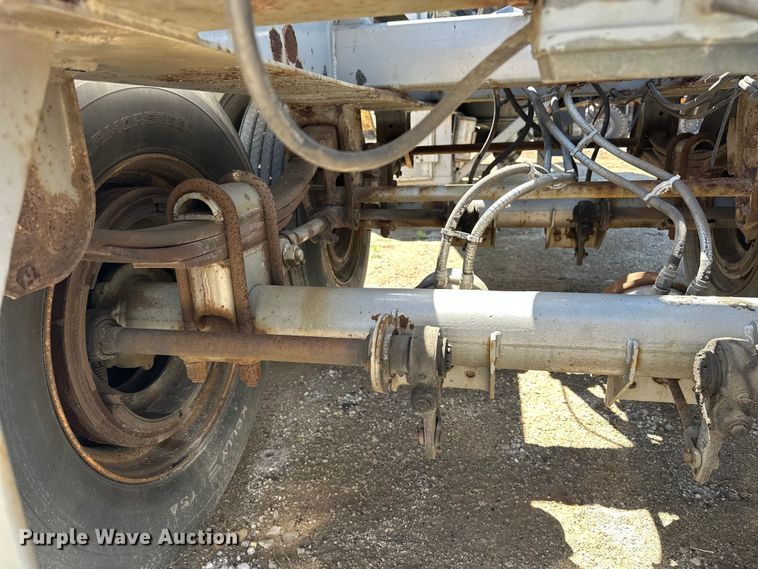 image for item EA4856 1982 Trailmobile B32C-52DT tank trailer
