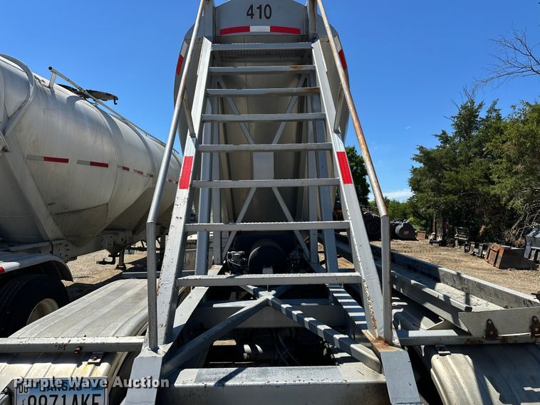 image for item EA4856 1982 Trailmobile B32C-52DT tank trailer