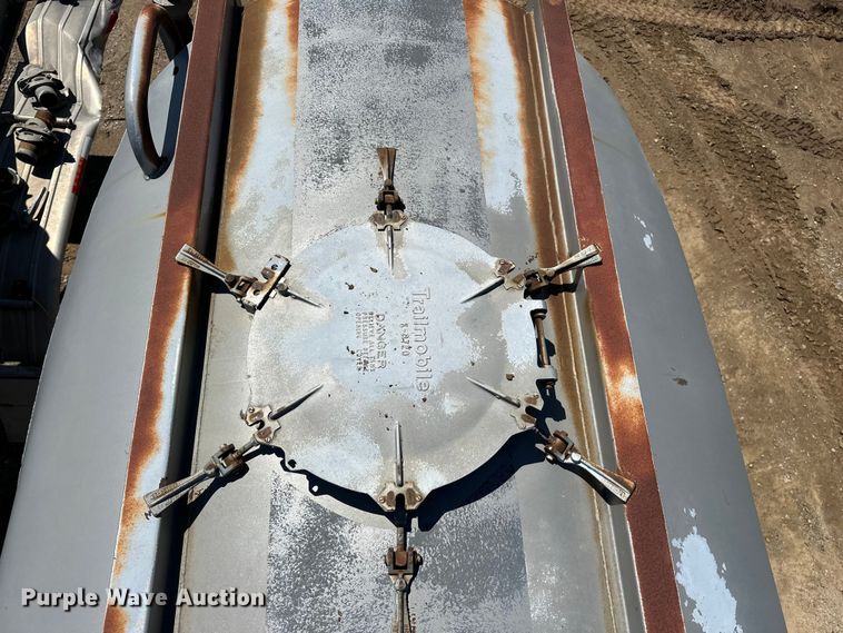 image for item EA4856 1982 Trailmobile B32C-52DT tank trailer