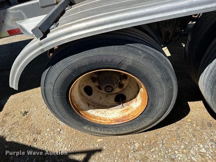image for item EA4856 1982 Trailmobile B32C-52DT tank trailer