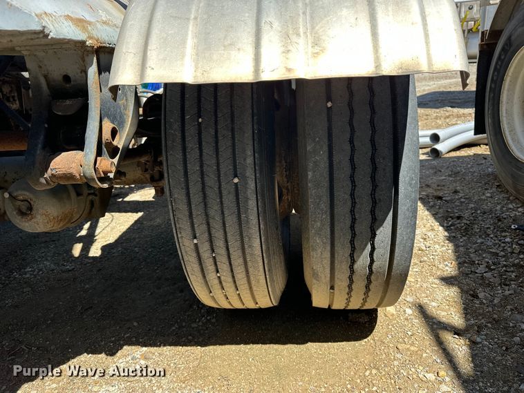 image for item EA4856 1982 Trailmobile B32C-52DT tank trailer