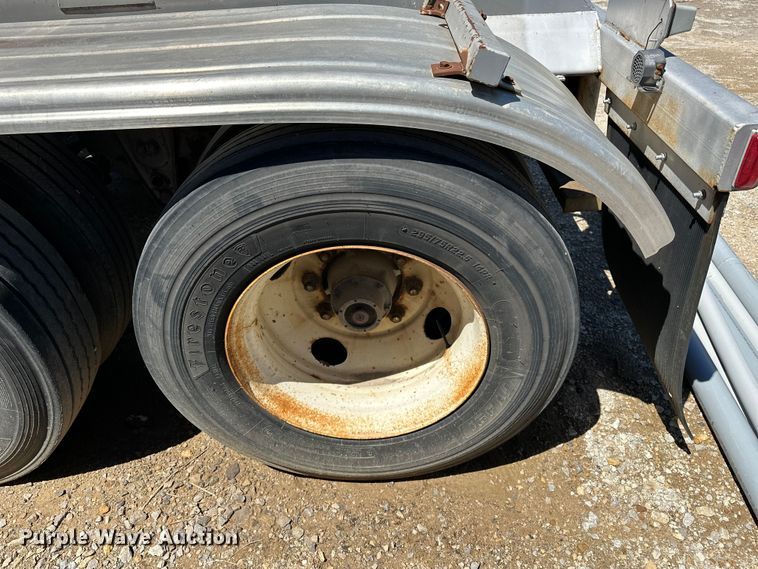 image for item EA4856 1982 Trailmobile B32C-52DT tank trailer
