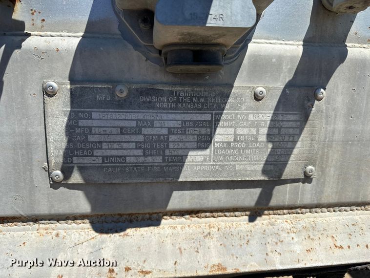 image for item EA4856 1982 Trailmobile B32C-52DT tank trailer